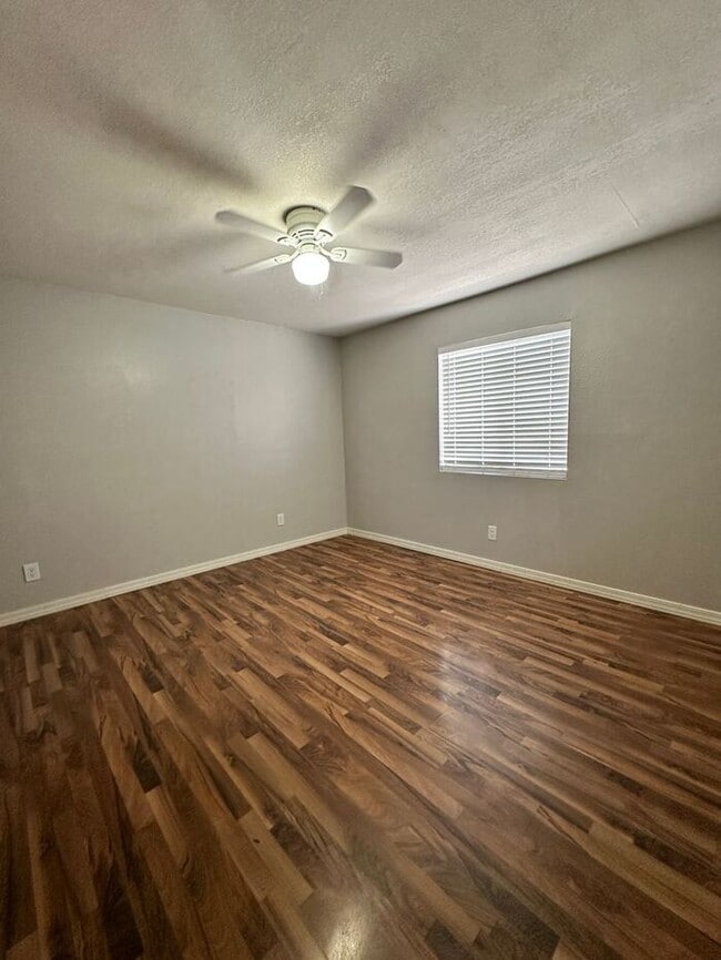 Photo - MOVE IN SPECIALS!! Condo 2Bedroom/2Bath Wo...