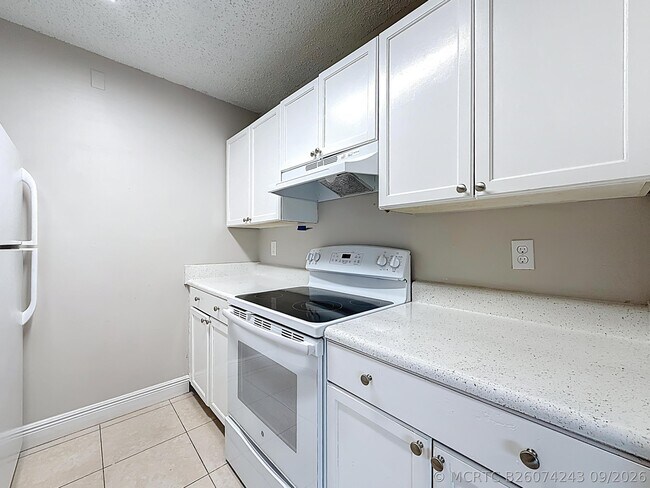 Photo - 719 Meadows Cir