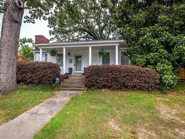 Building Photo - 1717 N University Ave