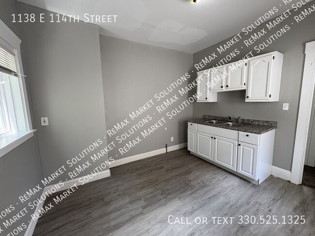Building Photo - 1138 E 114th St