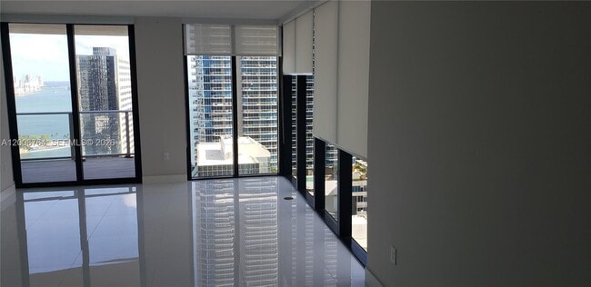 Photo - 1010 Brickell Ave Unidad 3205