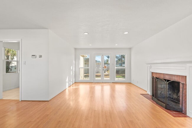Photo - "Charming 2-Bedroom Retreat on Douglas Ave...