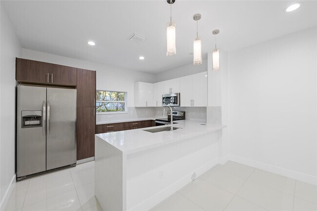 Photo - 324 SW 14th Ct