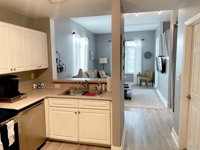 Photo - 1209 Main St Unit 209