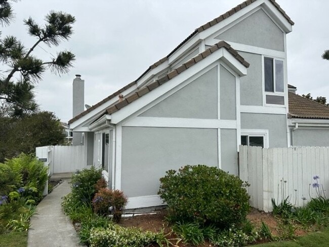 Building Photo - Seagate Lagoons: Remodeled 4 Bedroom 3 Bat... Rental