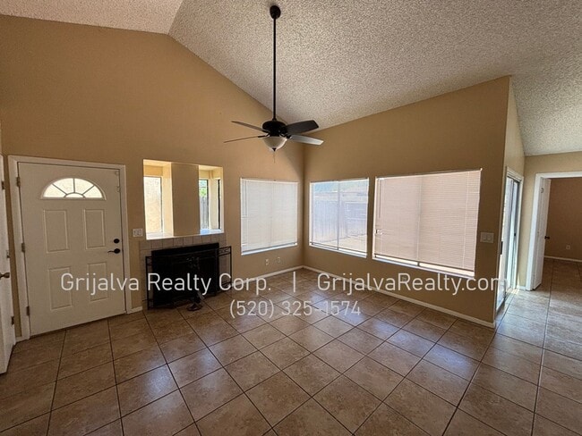 Photo - 3 Bedroom, 2 Bath Townhouse For Rent  (Los Reales/Cardinal)