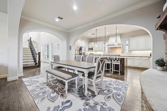 Photo - 580 Butchart Dr
