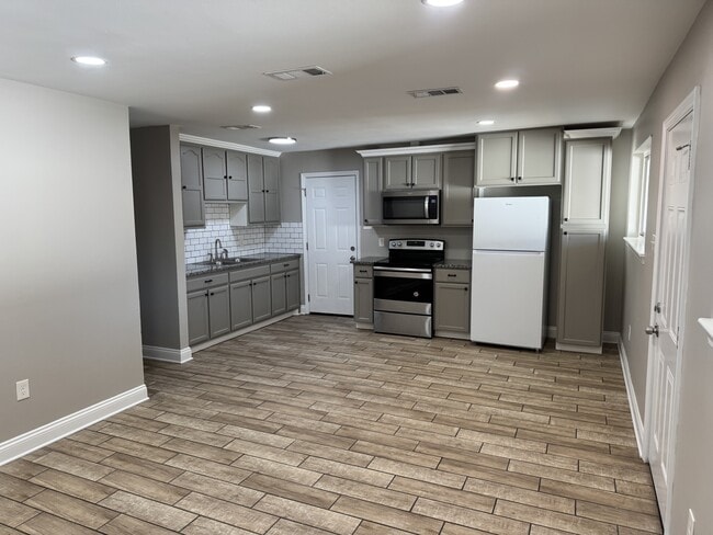 Building Photo - 30654 Shannon Dr