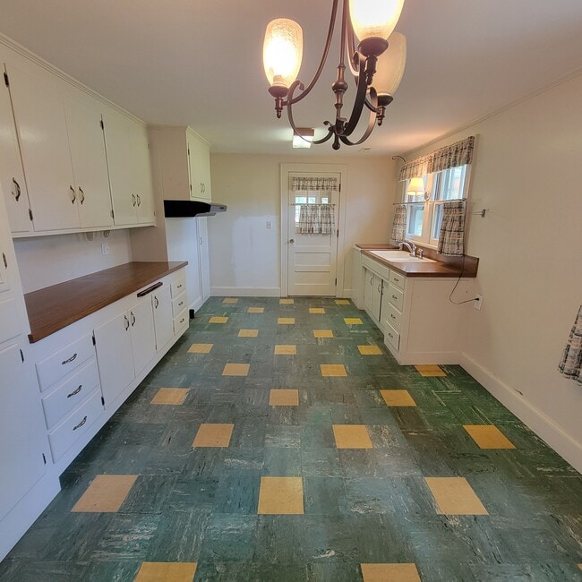 Photo - 655 E 20th St Casa