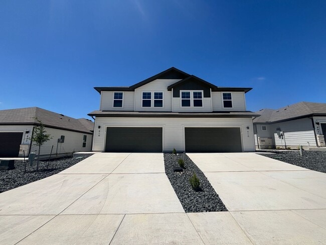 Building Photo - Want luxury living in the Far West ...Look no further...Amanda Park is it!