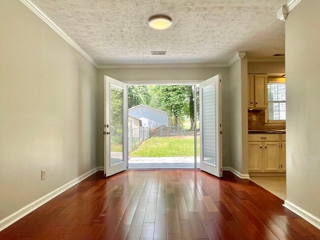 Photo - 317 Timber Creek Ln SW