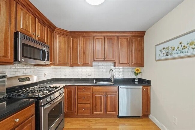 Photo - 32 Common St Unit 3-4