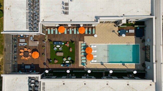 Pool Area - Infinity at the Park