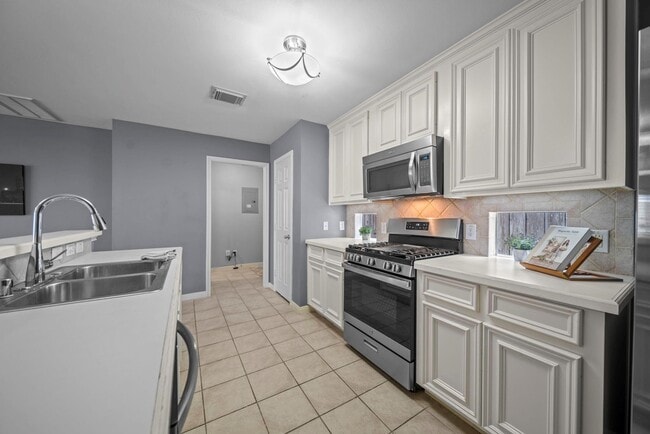 Photo - 1523 Cook St