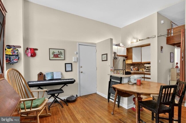 Building Photo - 1336 Lombard St Unit 1F