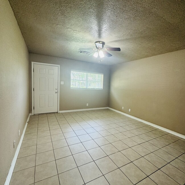 Photo - 2275 Beverly St