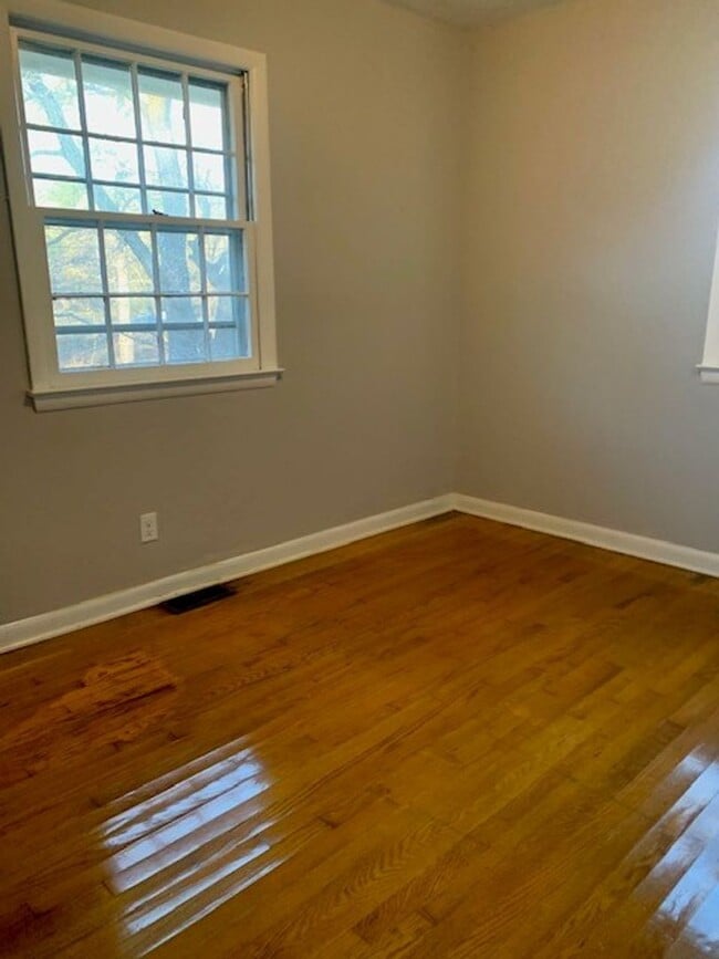 Photo - 3 Bedroom 1.5 Bathroom Single Family Home ...