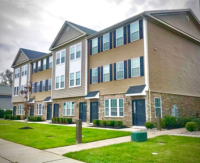 Beautiful Clean Condo - 99 Steiner Ave Unit 8