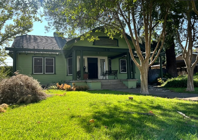 Charming 3-Bedroom Home in the Heart of th... - Charming 3-Bedroom Home in the Heart of th...