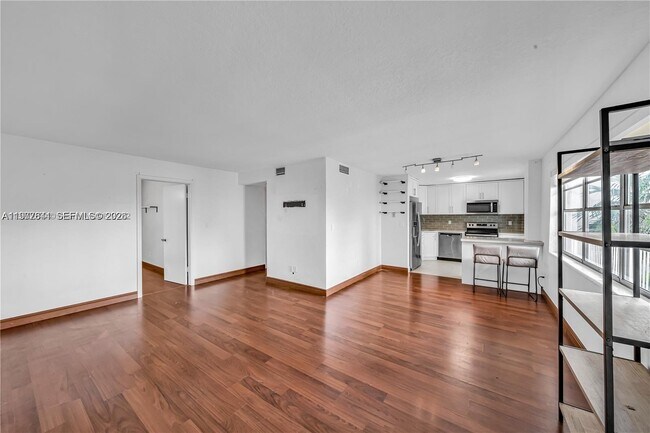 Photo - 650 Coral Wy Unit 206