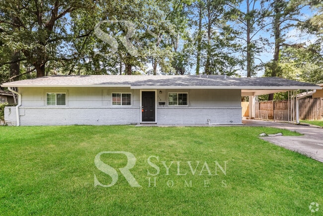 Building Photo - Immerse yourself in comfort and convenience Rental