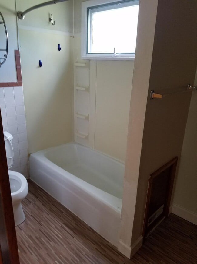 Building Photo - Spacious 3 Bedroom Bellefonte house availa...