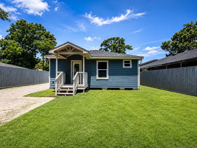 Photo - 7024 Gonzales St