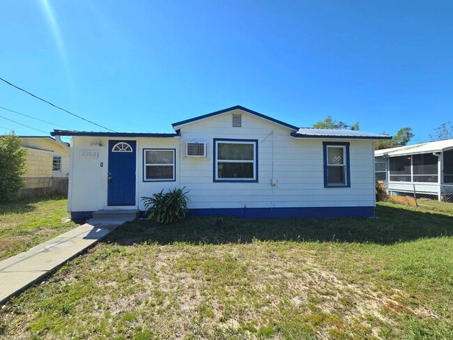 Building Photo - 3 Bedroom Home