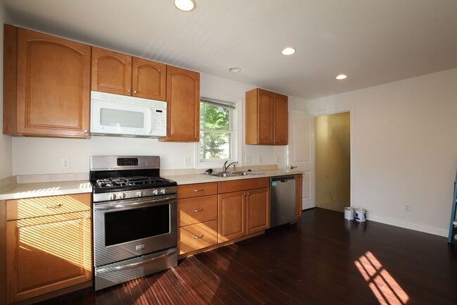 2021 Monroe St