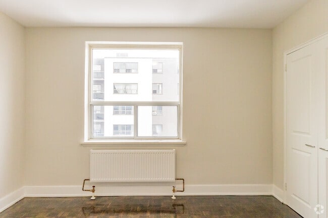 1BR, 1BA - 680SF - Bedroom - Weston Road Apartments