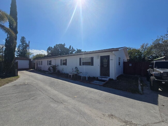 Building Photo - 2 bed, 2 bath duplex in New Port Richey