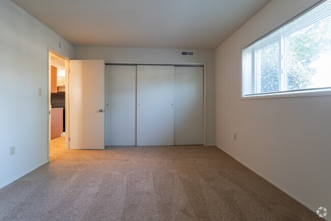 Bedroom - Long Meadows Apartments