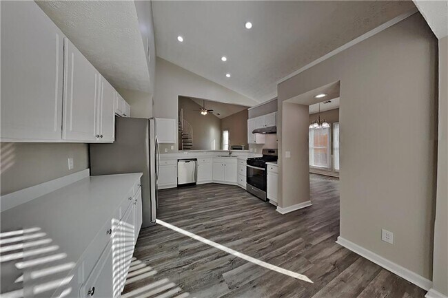 Photo - 2097 Corsica Way SW