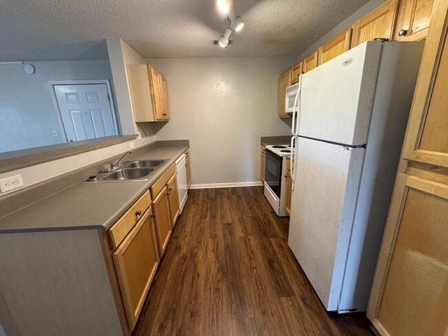 Photo - 3 bed 3 bath student and family housing ap...