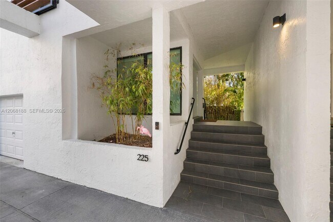 Photo - 225 E Enid Dr