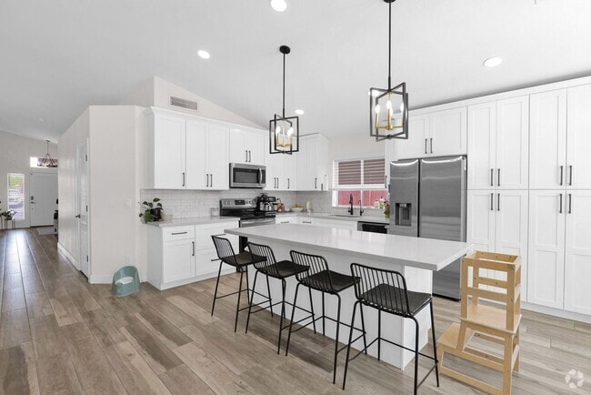 Building Photo - 665 W Minton Dr Rental