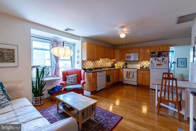 Building Photo - 4813 Walton Ave Unit 3