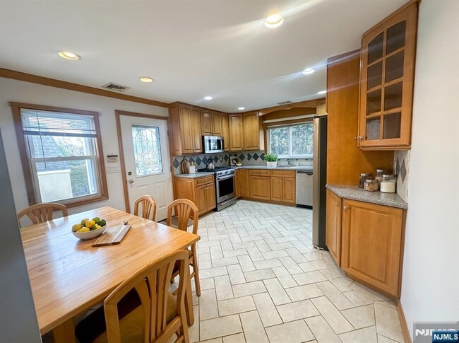 Photo - 74 Rosemont Ave