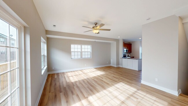 Brand New Three Bedroom Nevada Townhome Av... - Brand New Three Bedroom Nevada Townhome Av...