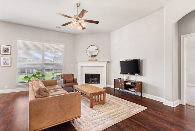 Photo - 1323 Lantern Faith Dr