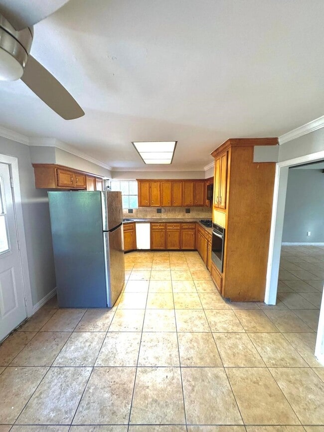 Building Photo - 10502 Greencreek Dr