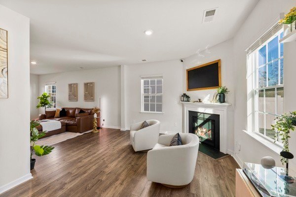 Photo - 7585 Stonehouse Dr