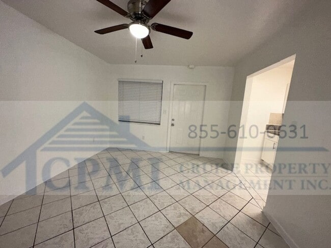 Photo - 7841 Johnson St