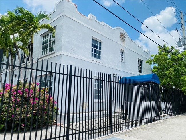 Building Photo - 577 NE 62nd St Unit 8