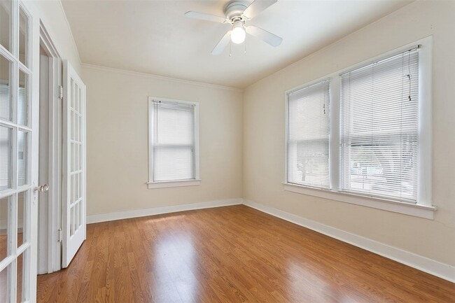 1133 Bayland Ave