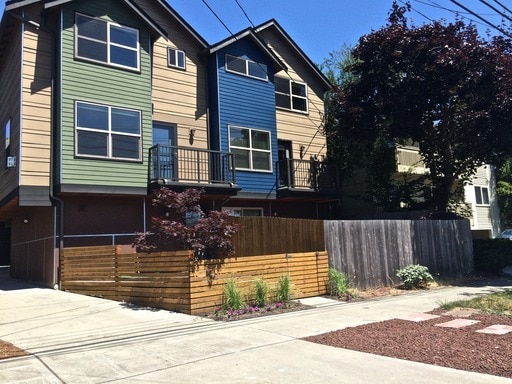 Photo - 3 bed 2.5 bath, Spacious BALLARD TOWNHOUSE!