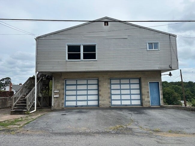 Building Photo - 65 Boyer St Unit A Rental