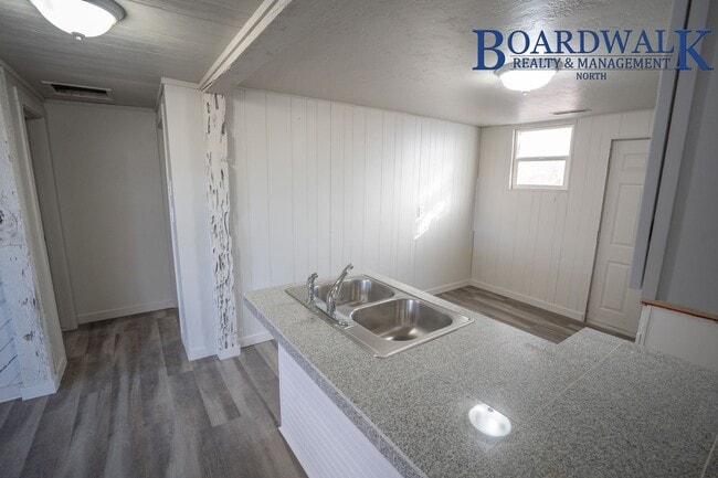 Pet Friendly 2 Bedroom Home - Pet Friendly 2 Bedroom Home