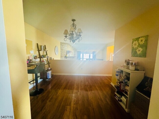 Photo - 174 Carson Ct