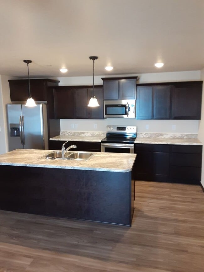 Photo - Modern Comfort: Discover Our 1-Bedroom Apartment Gem Unit Fox Run Apartments -581 #10